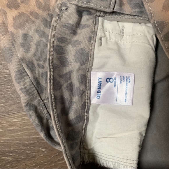 Old Navy Rockstar Gray Leopard Jeans S 8R - Picture 3 of 5